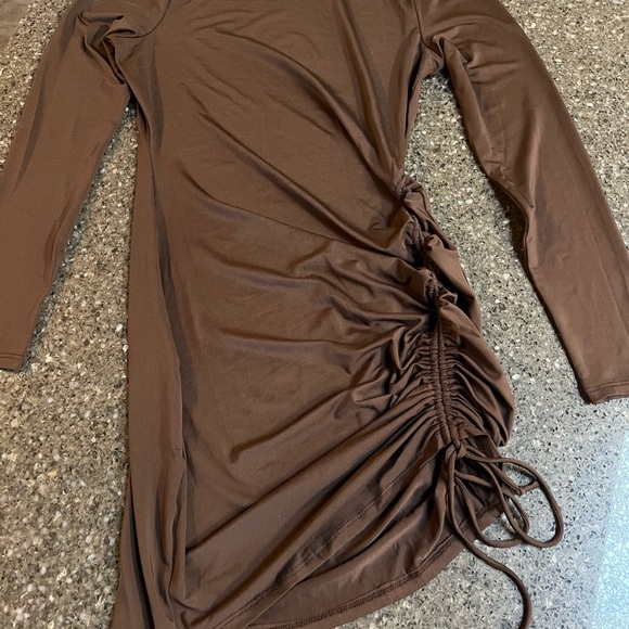Windsor Chocolate Long Sleeve Ruched Dress Size L Short Sexy Party Festival NWT - Picture 1 of 7
